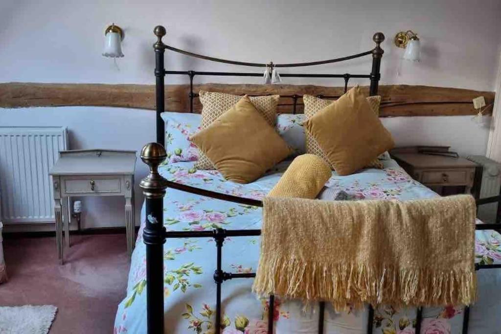 Stunning Barn Conversion Ideal For Large Families Bildeston Buitenkant foto