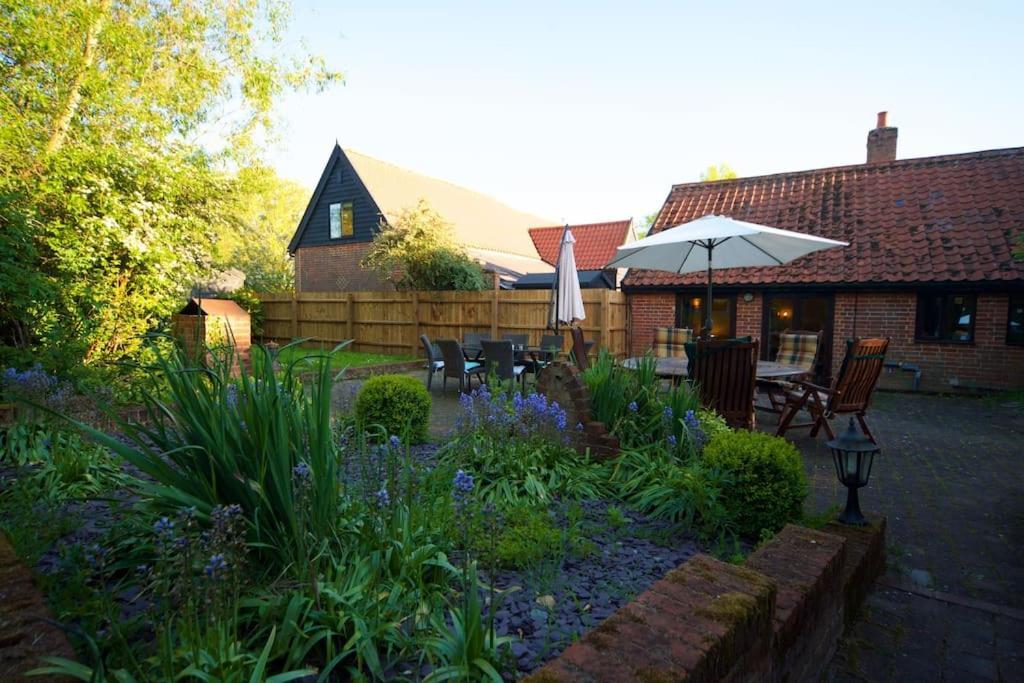 Stunning Barn Conversion Ideal For Large Families Bildeston Buitenkant foto