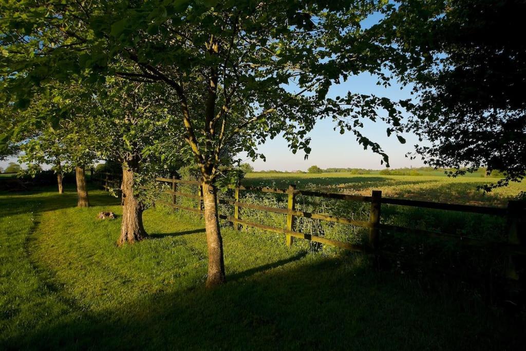Stunning Barn Conversion Ideal For Large Families Bildeston Buitenkant foto