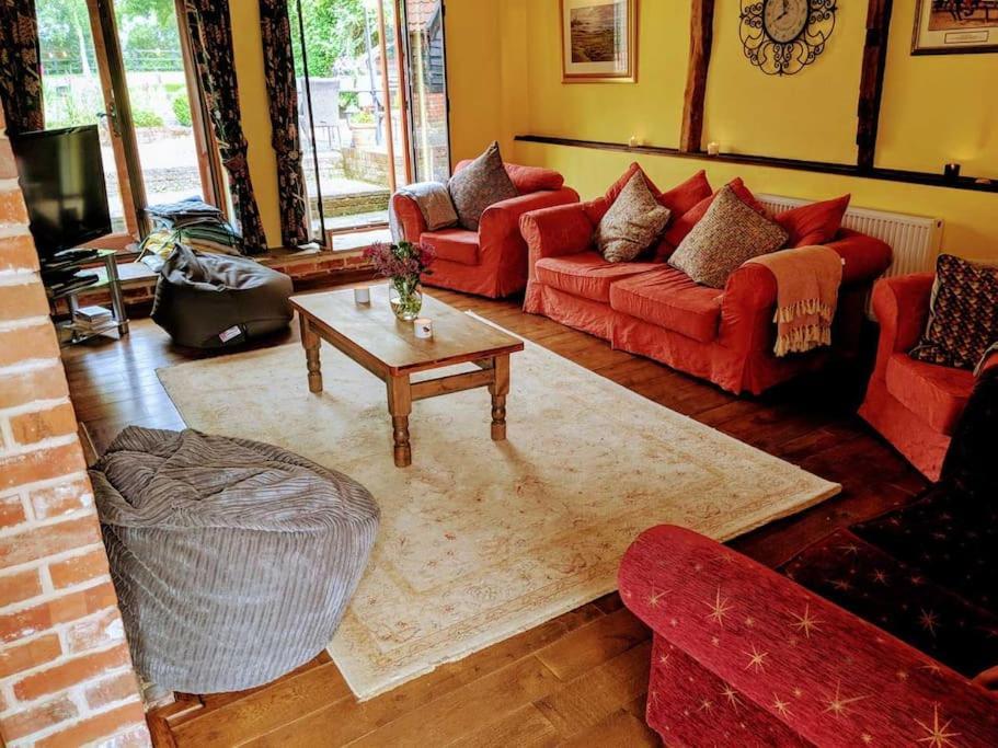 Stunning Barn Conversion Ideal For Large Families Bildeston Buitenkant foto